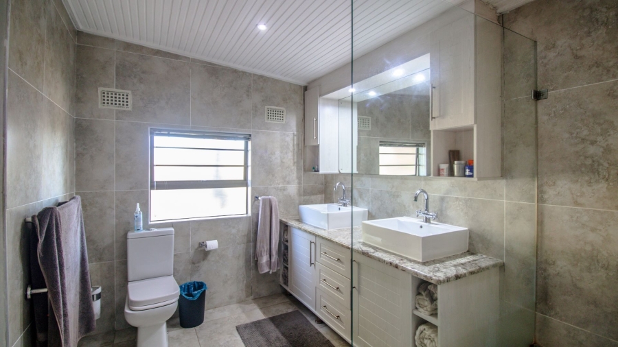 4 Bedroom Property for Sale in Gonubie Eastern Cape